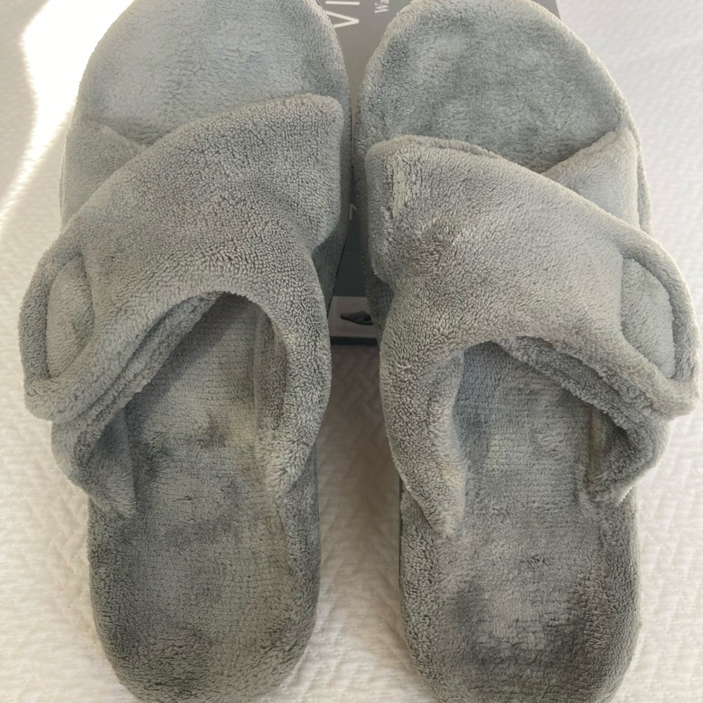 Vionic slippers with Velcro closure
